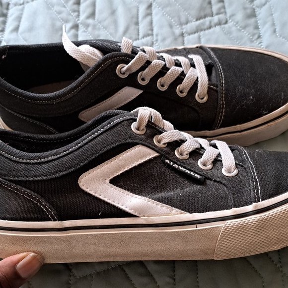 Thrift shoes - Picture 1 of 5